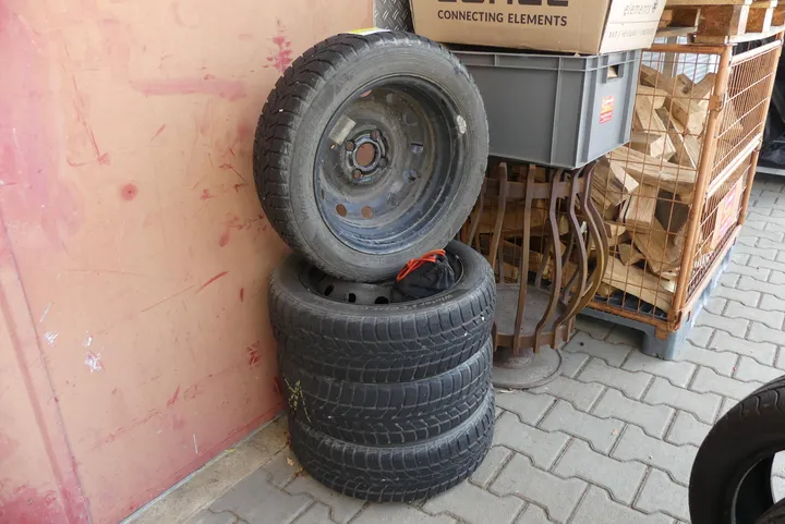 4x Reifen mit Felge 165/60R14